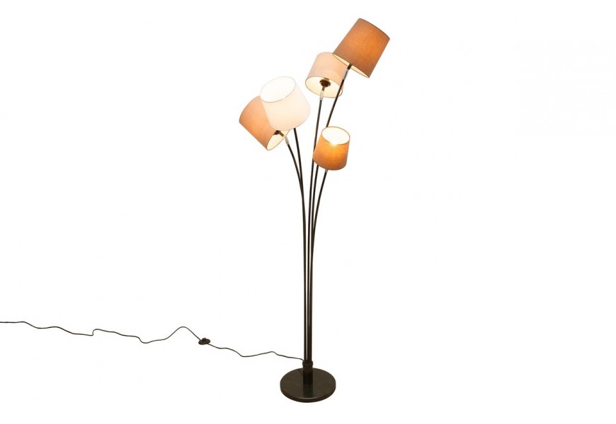 Moderní stojací lampa Levels s pěti barevnými hnědými a světlými béžovými a bílým lněným stínítkem s ohebnými spoji a kulatou černou mramorovou podstavou