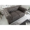 Luxusní chesterfield obdélníková dvoumístná čalouněná prošívaná šedá sedačka Chesterfield Grau se zlatými nýty 150 cm
