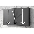 Designový obdélníkový kovový moderní černý závěsný nástěnný věšák Arrow s věšáky v podobě stříbrných šipek 30 cm