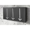 Designový obdélníkový kovový moderní černý závěsný nástěnný věšák Arrow s věšáky v podobě stříbrných šipek 30 cm