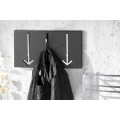 Designový obdélníkový kovový moderní černý závěsný nástěnný věšák Arrow s věšáky v podobě stříbrných šipek 30 cm