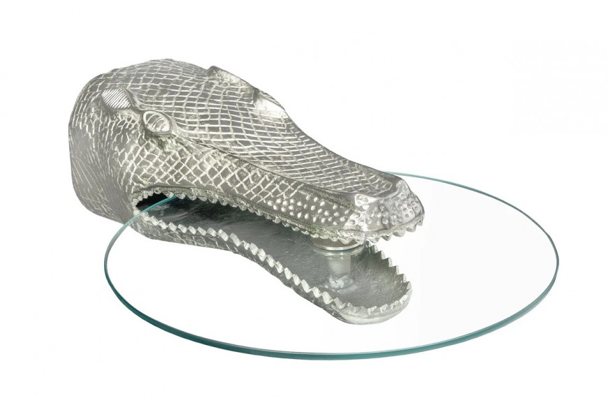 Art deco příruční stolek Crocodile s kulatou průhlednou skleněnou deskou a sochou krokodýla ve stříbrné barvě z kovu s otvory pro zavěšení