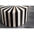 Art deco kulatý příruční stolek Hypnotique s černobílým vykládáním s intarzií a zlatou kovovou tyčí 55 cm