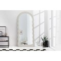 Moderní designové zrcadlo Swan s bílým zvlněným vrstveným rámem s klenutým obloukem ve vrchní části 160 cm