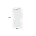 Designov&aacute; n&aacute;stěnn&eacute; asymetrick&eacute; zrcadlo Swan s b&iacute;l&yacute;m organicky zvlněn&yacute;m r&aacute;mem s reli&eacute;fn&iacute;m zdoben&iacute;m 100 cm