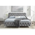 Moderní chesterfield manželská postel Modern Barock s šedým sametovým potahem a diamantovým prošíváním 235 cm