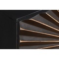 Designový art deco čtyřdveřový černý příborník Guzman s ozdobným reliéfem slunečních paprsků a zlatými detaily 177 cm