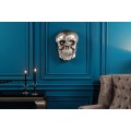 Glamour závěsná nástěnná dekorace Skull z kovu ve stříbrném provedení ve tvaru lebky 40 cm