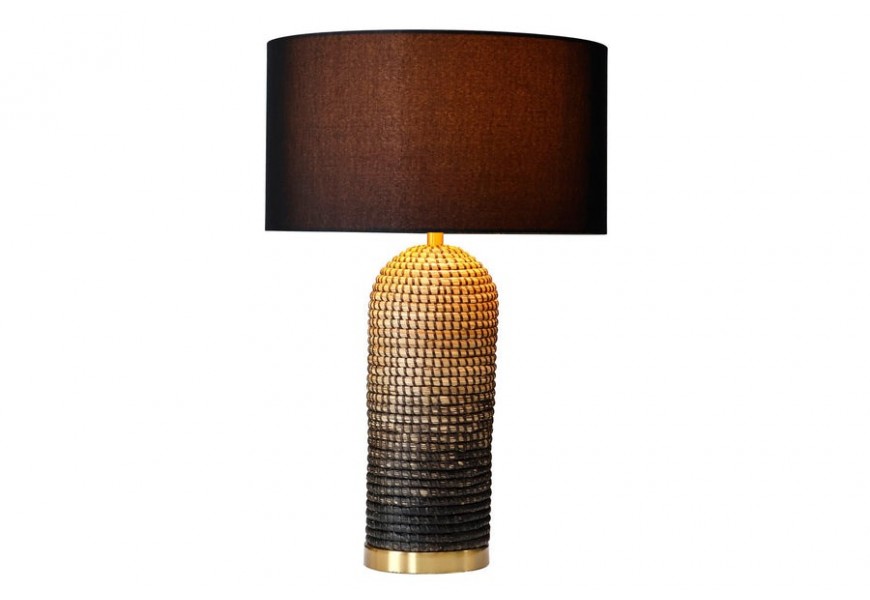 Glamour ručně vyrobená stolní lampa Draconia s válcovou nohou omotanou mořskou trávou v hnědém a černém odstínu a hnědým lněným stínítkem se zlatým detailem