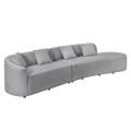 Moderní designová šedá sedačka Jina s bouclé potahem zaoblenými konci čtvercovými polštáři a černými nenápadnými nožičkami