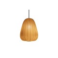 Designová etno závěsná lampa Mistia ve světle hnědé barvě se zlatými odlesky s kulatým dole rozšířeným stínítkem s textilu se skládaným designem