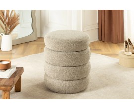 Moderní kulatá taburetka Eliana s vrstveným designem a úložným prostorem v béžové bouclé látce 49 cm