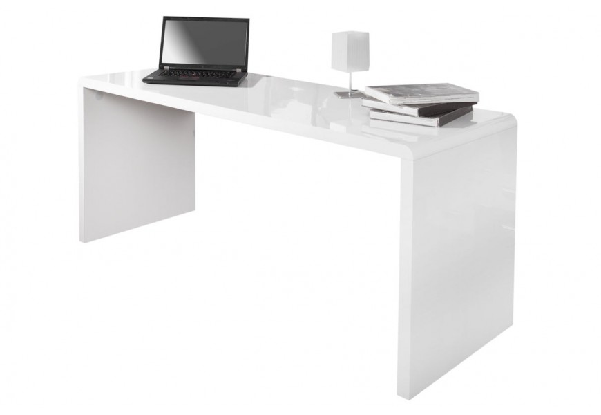 Minimalistický moderní bílý psací stůl s vysokým leskem a zaoblenými hranami vyrobený z lakovaného materiálu s rovnou obdélníkovou deskou a plnými bočními panely