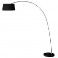 Designová oblouková stojací lampa s černým textilním stínítkem ohnutým kovovým ramenem a černou mramorovou podstavou v moderním stylu