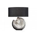 Designová stolní lampa Alexa se stříbrnou podstavou ve tvaru mušle a s černým kulatým stínítkem