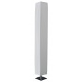 Moderní stojanová lampa v podobě vysokého sloupce s bílým plisovaným stínítkem a čtvercovou kovovou podstavou v lesklém chromu, ideální do moderních, minimalistických nebo skandinávských interiérů