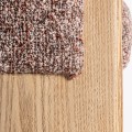 Luxusní skandinávská masivní židle Navagio s čalouněným růžovým opěradlem ve tvaru U a třemi hnědýma nohama 95 cm