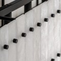Luxusní industriální mramorový obdélníkový závěsný lustr Sara s bílými destičkami kovovou konstrukcí v černé barvě 142 cm