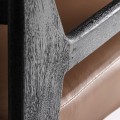 Luxusní moderní křeslo Arthen s černou dřevěnou konstrukcí a hnědým koženým čalouněním s geometrickými opěrkami 70 cm