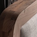 Luxusní moderní manželská postel Bilar z hnědého akátového dřeva s čalouněným čelem a oblými hranami 220 cm