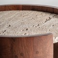 Luxusní oválný art deco příruční stolek Tivoi s travertinovou deskou a poličkou a hnědými nožičkami z mangového dřeva 60 cm