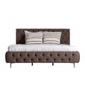 Luxusní chesterfield hnědá čalouněná postel Mia s prošíváním a vysokým čelem a kovovými nožičkami 223 cm