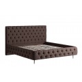 Luxusní chesterfield hnědá čalouněná postel Mia s prošíváním a vysokým čelem a kovovými nožičkami 223 cm