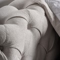 Luxusní moderní čalouněná manželská postel Perivolos se světlým béžovým potahem a chesterfield prošíváním 227 cm