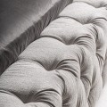 Luxusní moderní čalouněná manželská postel Perivolos se světlým béžovým potahem a chesterfield prošíváním 227 cm