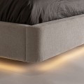 Luxusní moderní čalouněná manželská postel Mariano s potahem v šedé a hnědé barvě s dvojitým čelem 220 cm