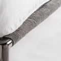 Luxusní moderní šedá manželská postel Lindberg se manšestrovým čalouněným čelem a lesklým ocelovým nohama 186 cm