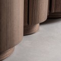 Luxusní moderní šestidveřový příborník Loris s asymetrickým designem s půlkruhovými výběžky v ořechové hnědé barvě 242 cm