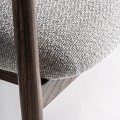Luxusní moderní čalouněná jídelní židle Trieste s šedým melírovaným potahem a tmavě hnědým dřevěným rámem s opěrkami 78 cm