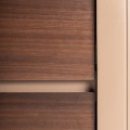 Luxusní designová oválná hnědá komoda Grisham se šesti šuplíky a bílou mramorovou deskou a černou podstavou 140 cm