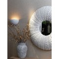 Luxusní designové nástěnné kulaté zrcadlo Delmar se širokým bílým rámem se vzorem ulity mořské ježovky 108 cm