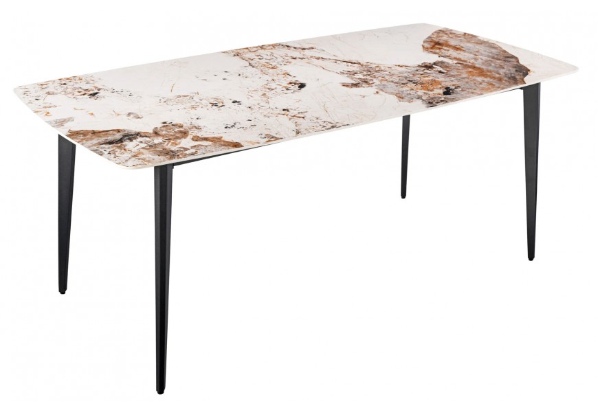 Designový jídelní stůl Tazer s deskou s bílo šedým mramorovým vizuálem a čtyřmi černými úzkými nožičkami 160 cm
