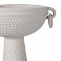 Designová porcelánová bílá váza Ardea ve tvaru mísy na kuželové noze s ručně zdobeným strukturovaným povrchem 42 cm