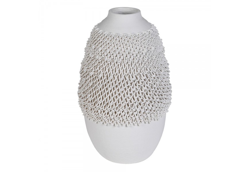 Moderní stylová vysoká porcelánová váza Liora v bílé barvě s kulatým oválným tělem s plastickými 3D detaily připomínajícími očka nebo háčky vhodná na suché nebo umělé rostliny