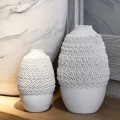 Etno porcelánová bílá váza Liora s 3D detaily ve tvaru oček 34 cm