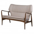Luxusní retro designová sedačka Vinton pro dvě osoby s masivní jasanovou konstrukcí v hnědé barvě s vysokým lakovaným leskem a béžovým koženým čalouněním s žebrovaným opěradlem