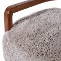 Luxusní retro křeslo Atzi s béžovým kožešinovým potahem a dřevěným rámem v naturální hnědé barvě dřeva 74 cm