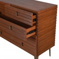 Luxusní retro obdélníková masivní komoda Striata z olšového dřeva lamelovým designem v hnědé barvě se čtyřmi zásuvkami 111 cm