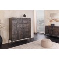Designová obdélníková etno komoda Zamris z tmavě hnědého mangového dřeva s ornamentálními rytinami s kovovými nožičkami 120 cm