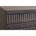 Designová obdélníková etno komoda Zamris z tmavě hnědého mangového dřeva s ornamentálními rytinami s kovovými nožičkami 120 cm
