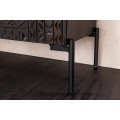 Designová obdélníková etno komoda Zamris z tmavě hnědého mangového dřeva s ornamentálními rytinami s kovovými nožičkami 120 cm