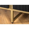 Art deco obdélníkový čtyřdveřový TV stolek Gatsby z černého mangového dřeva s lamelami se zlatými úchyty a nožičkami 160 cm