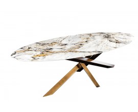 Luxusní mramorový glamour oválný keramický jídelní stůl Imperial v bílé barvě s žilkovaným vzorem v černé a žluté barvě s bronzovými zkříženými nožičkami z kovu