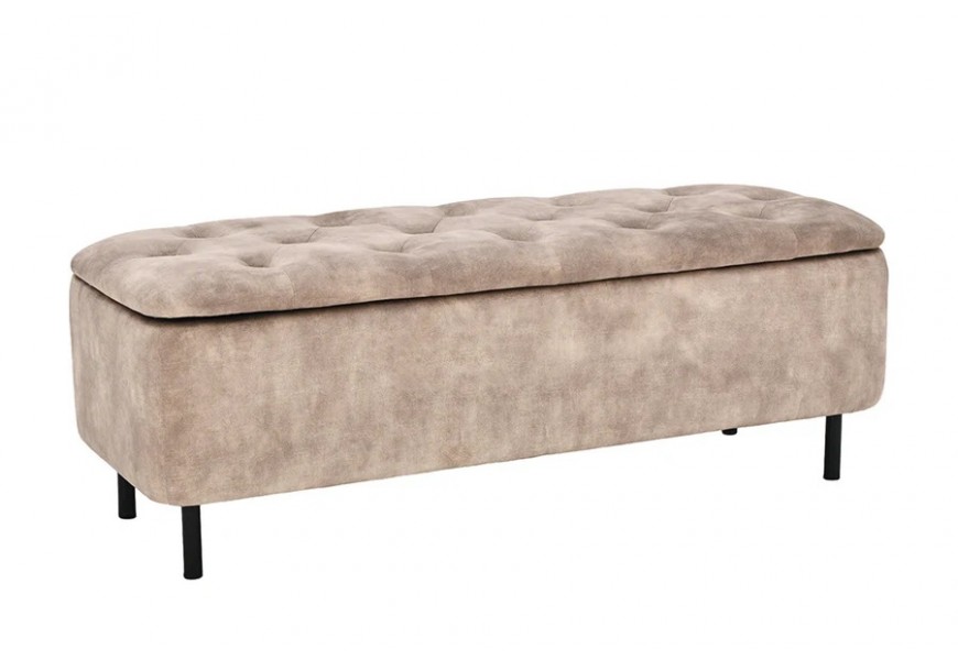 Designová béžová lavice Eliana v odstínu šampaňského se sedadlem s prošíváním s kulatými knoflíky v chesterfield stylu s pěnovým čalouněním a sametovým potahem s úložným prostorem a čtyřmi černými kovovými nožičkami