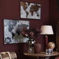 Vintage nástěnný obraz World Map s hnědým dřevěným rámem a sklem s motivem mapy světa 117 cm