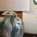 Designová stolní lampa Aurora s kovovou zeleno-stříbrnou nohou a béžovým lněným stínítkem 73 cm